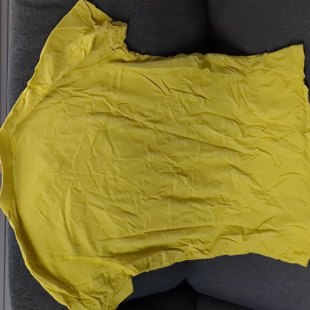 Hollister Yellow V-Neck T-Shirt Medium - Picture 4 of 4